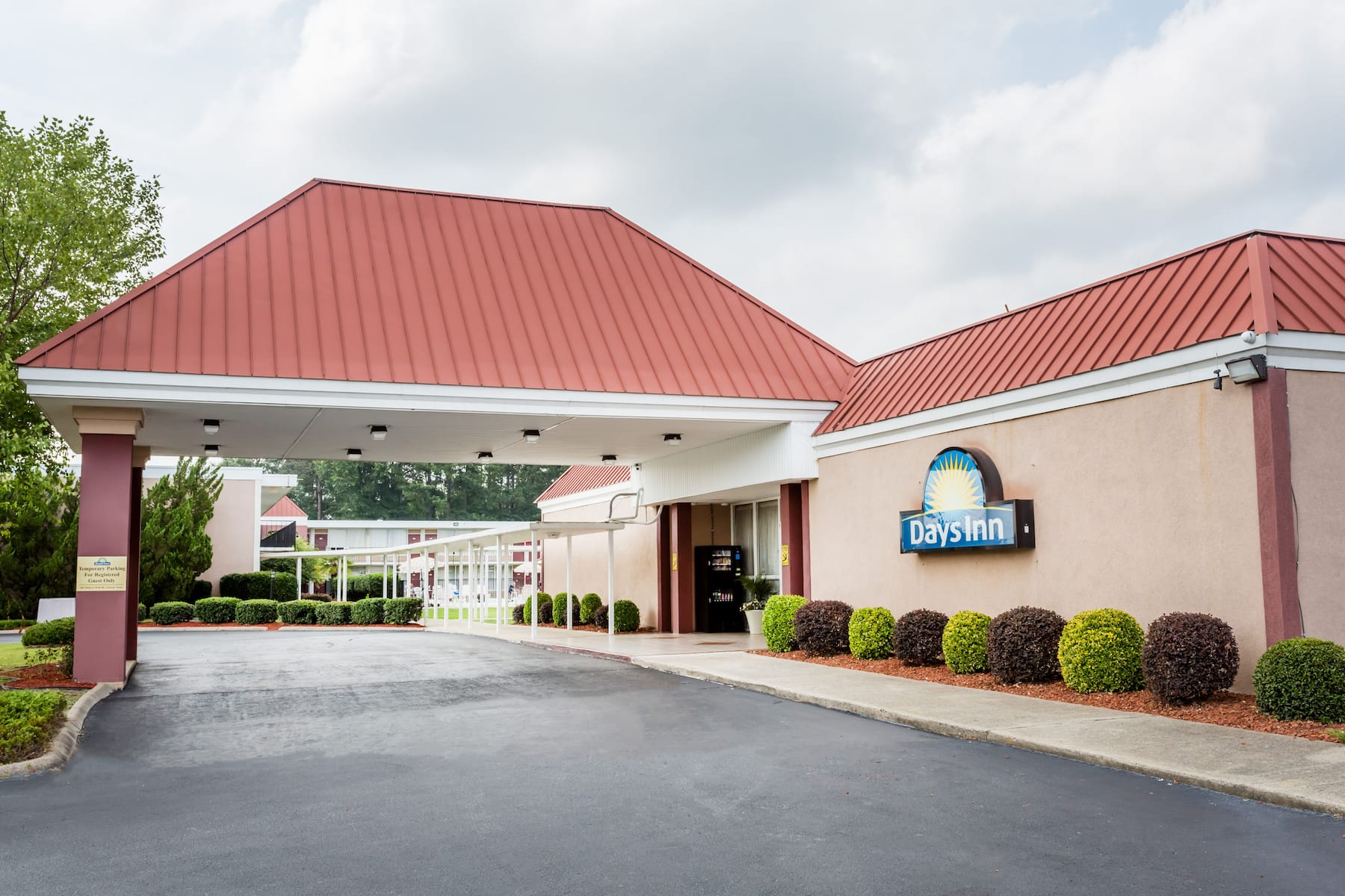 Exterior of Days Inn Goldsboro, NC hotel
